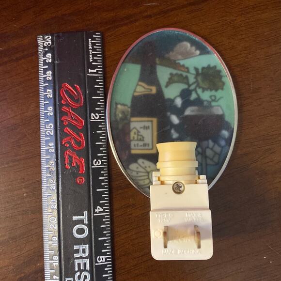 Joan Baker Designs Hand Painted Wine & Cheese Stained Glass Nightlight Grapes - Picture 8 of 11